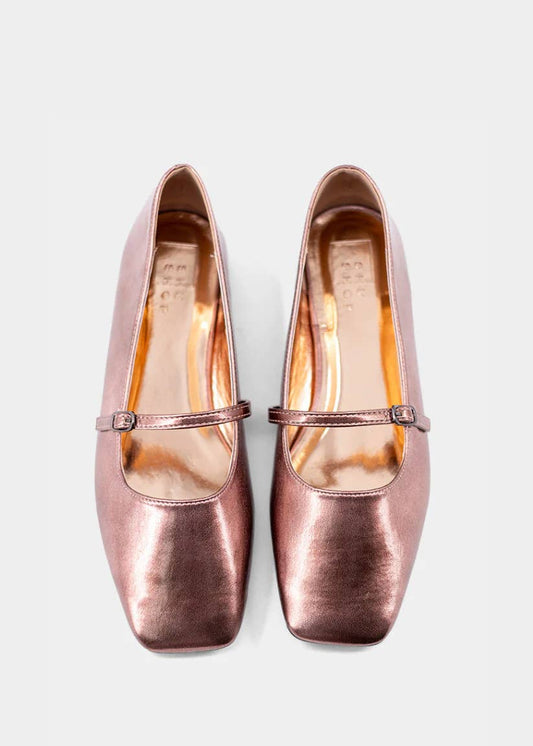 "Adele" Flat